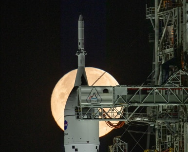 A view of Nasa's SLS and Orion spacecraft at the launch pad. (Photo: Nasa)